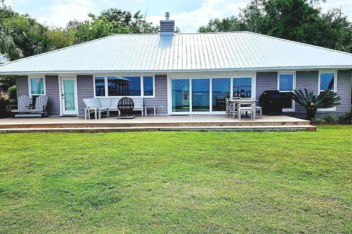 Vakantiehuis Hidden Gem With New Patio And Private Dock Verenigde Staten