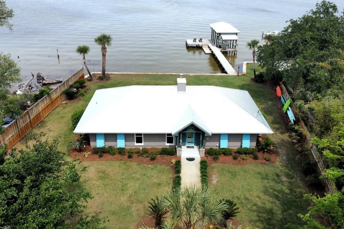 Hidden Gem With New Patio And Private Dock Vakantiehuis