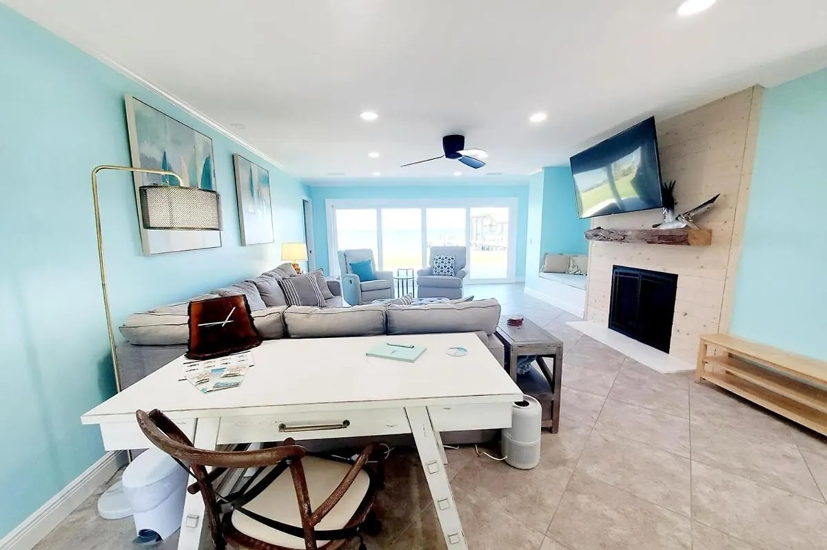 Holiday home Hidden Gem With New Patio And Private Dock