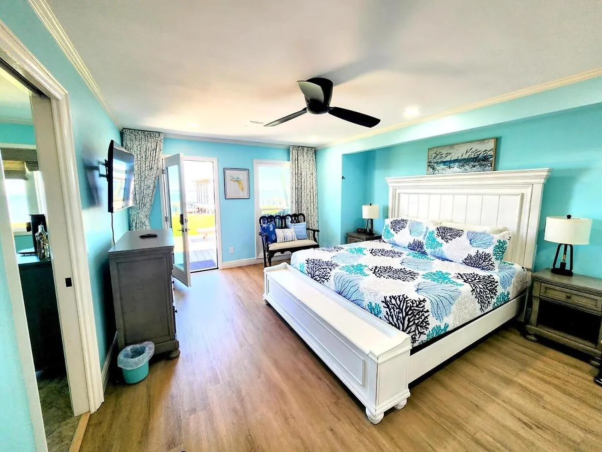 Hidden Gem With New Patio And Private Dock Destin