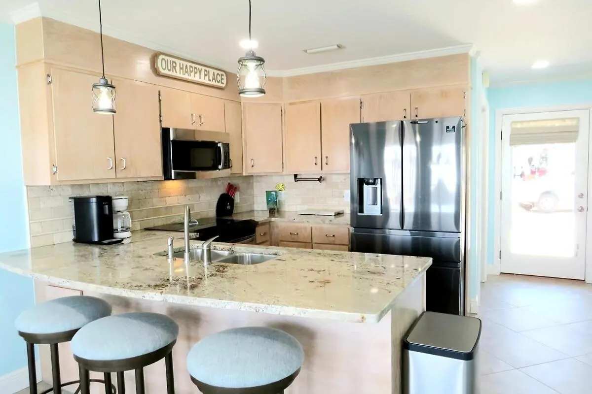 Hidden Gem With New Patio And Private Dock