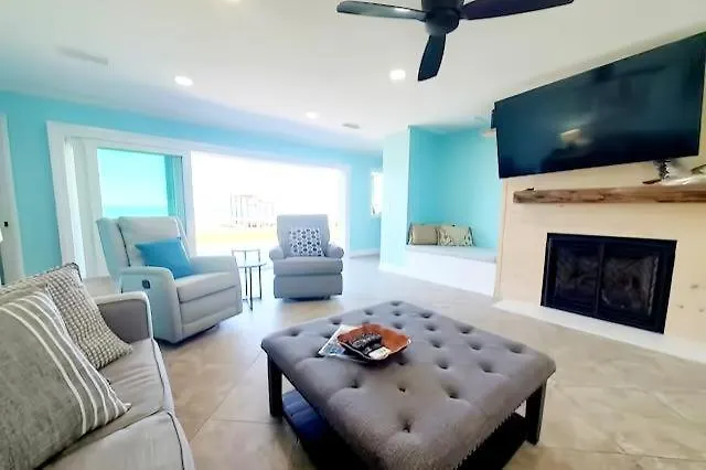 Hidden Gem With New Patio And Private Dock Holiday home