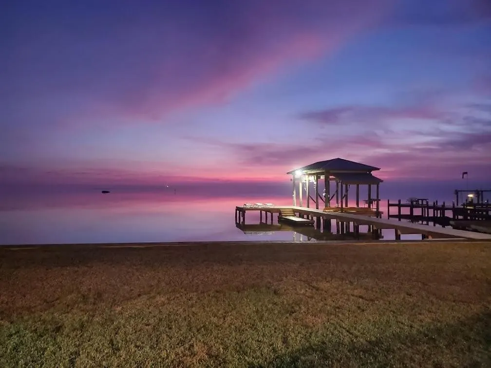 Hidden Gem With New Patio And Private Dock 0*, Destin