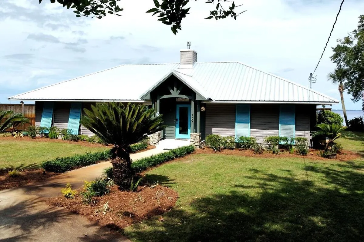 Hidden Gem With New Patio And Private Dock Holiday home Destin