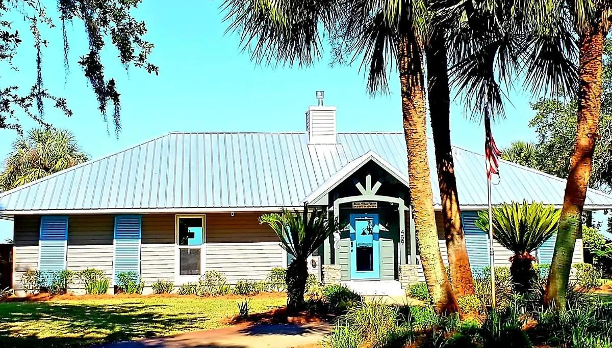 Hidden Gem With New Patio And Private Dock Destin