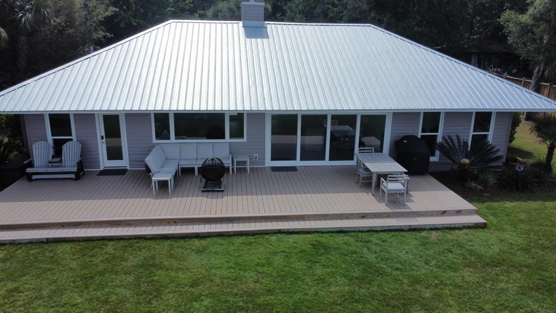 Holiday home Hidden Gem With New Patio And Private Dock